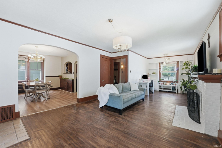 Listing Image 8