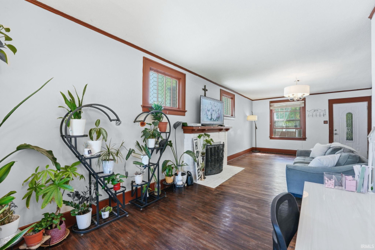 Listing Image 10