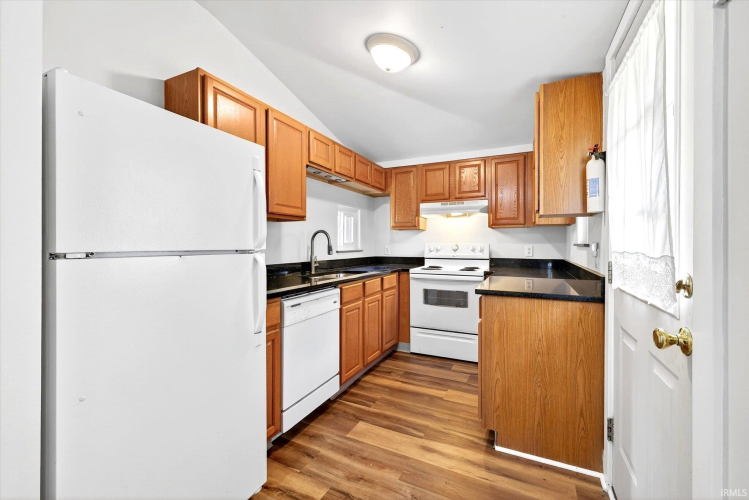 Listing Image 16