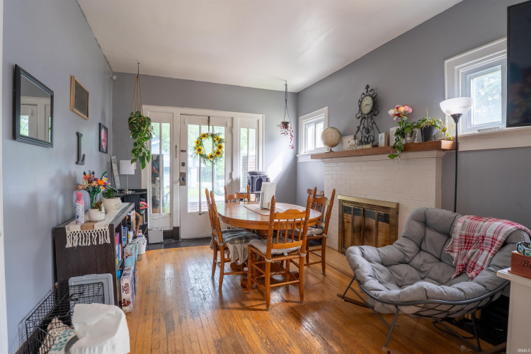 Listing Image 5