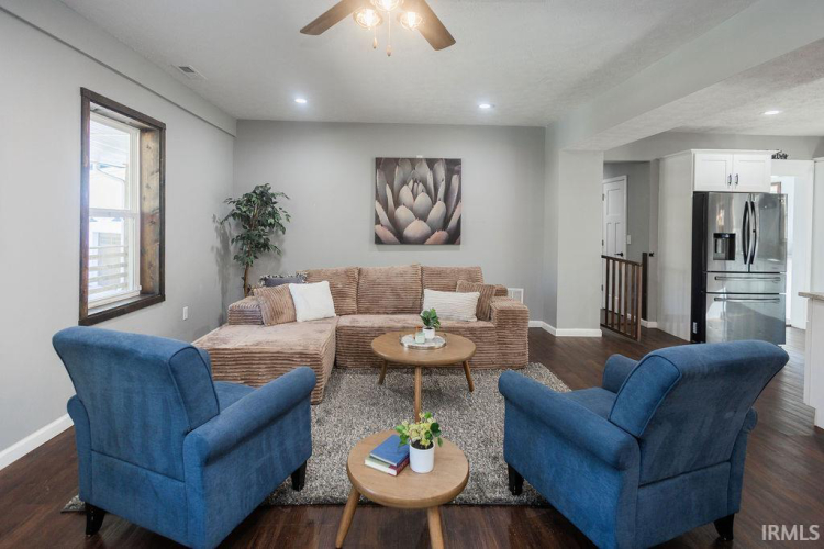Listing Image 10