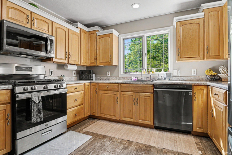 Listing Image 6