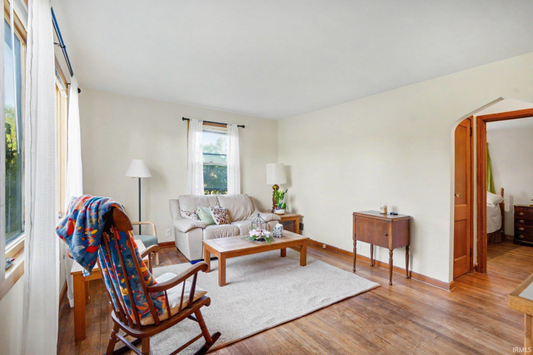 Listing Image 4