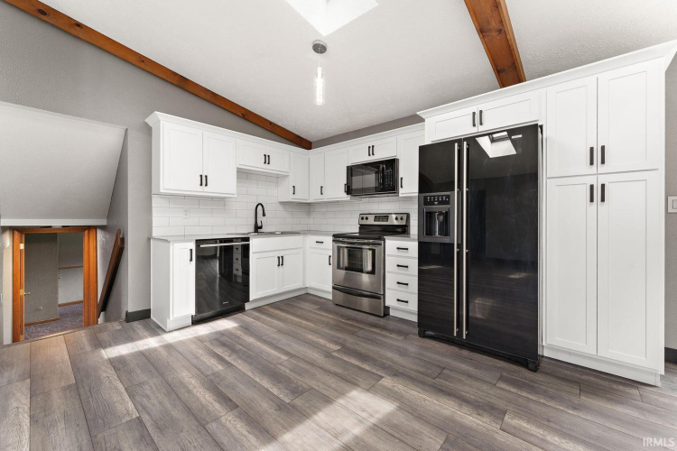 Listing Image 11
