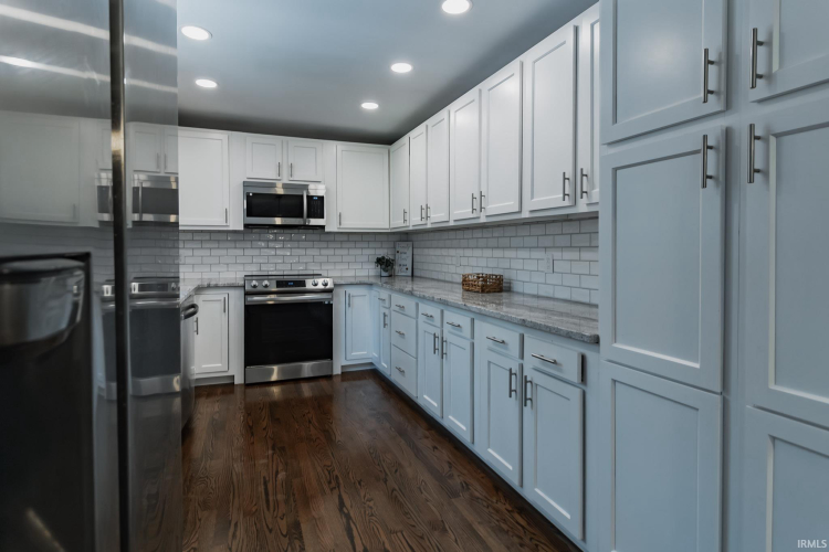 Listing Image 11