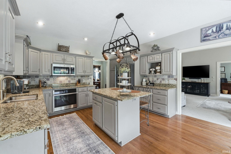 Listing Image 11