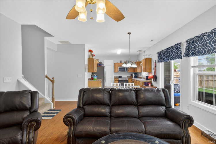 Listing Image 8