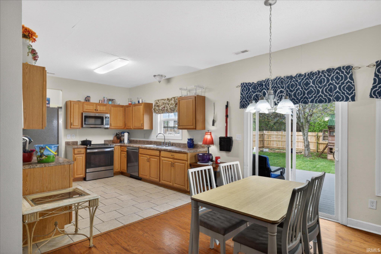 Listing Image 9