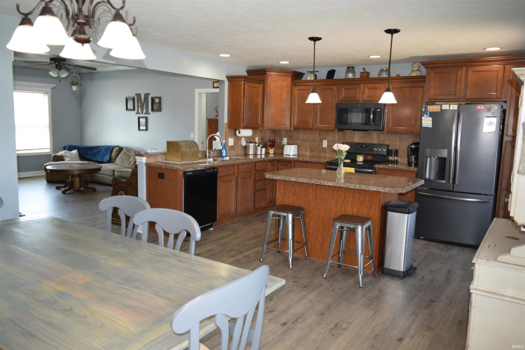 Listing Image 8