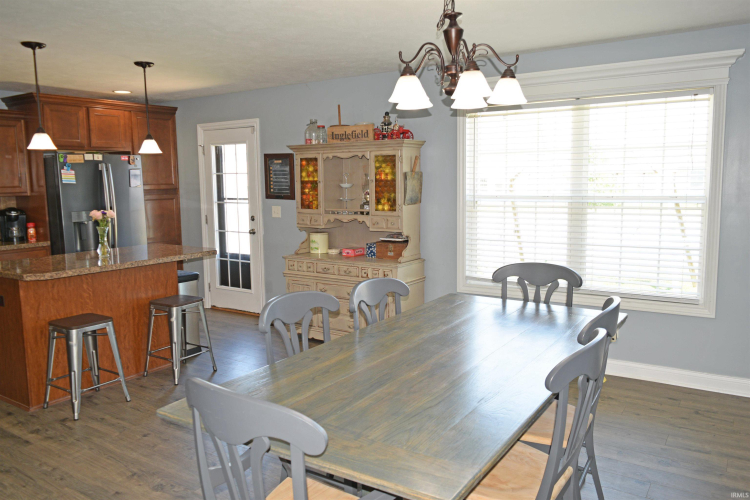 Listing Image 9
