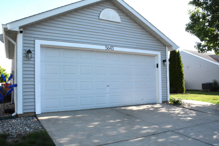 Listing Image 4