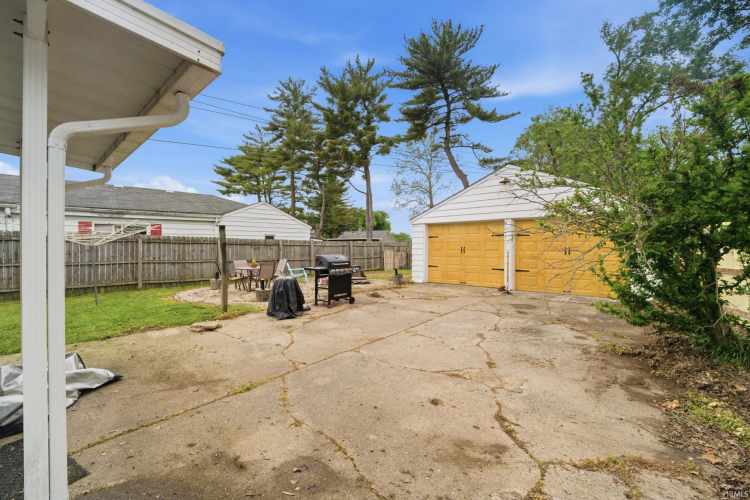 Listing Image 17