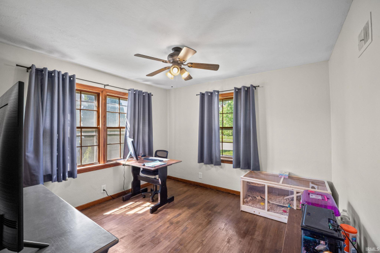 Listing Image 14