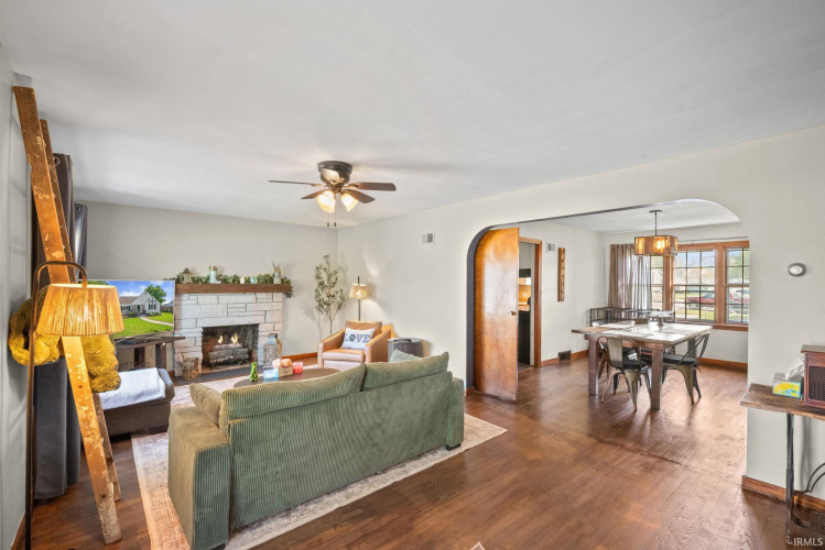 Listing Image 5