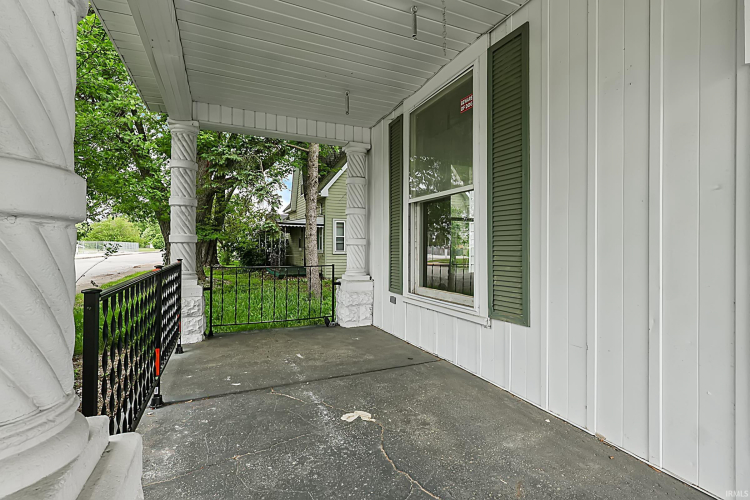 Listing Image 5