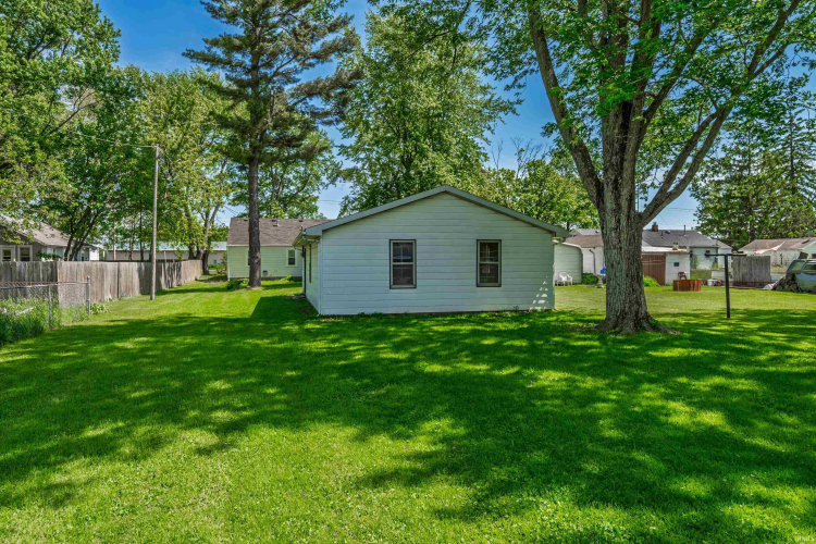 Listing Image 12