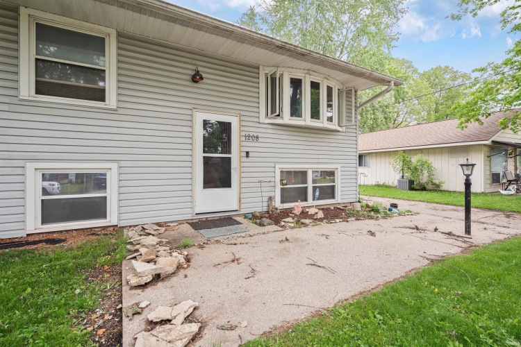 Listing Image 4