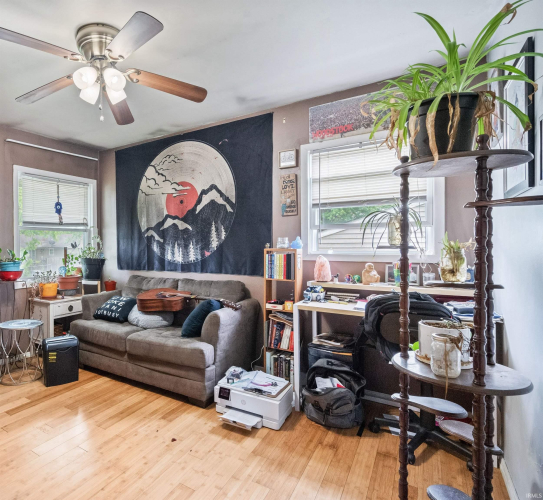 Listing Image 9
