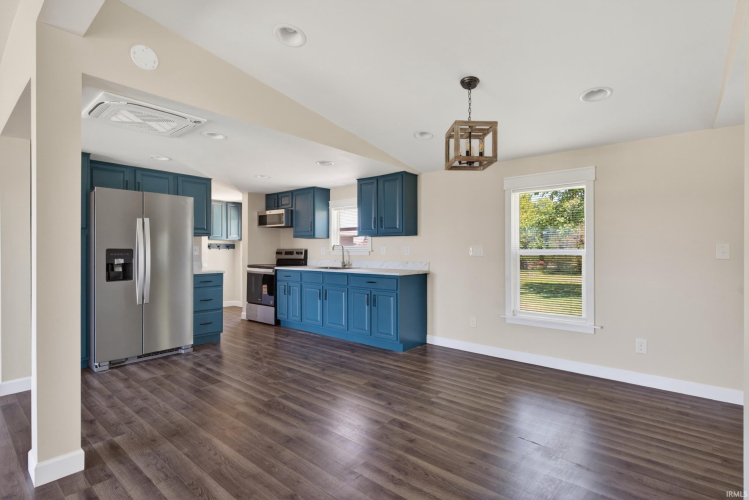 Listing Image 11