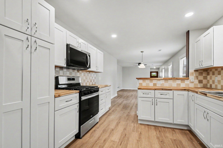 Listing Image 5