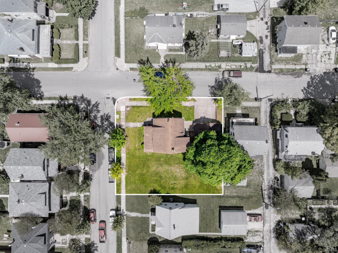 Listing Image 4