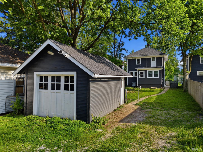 Listing Image 4