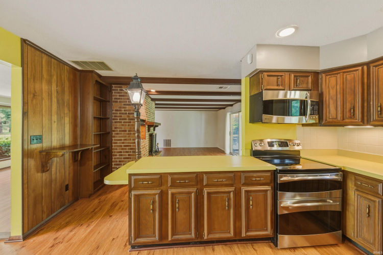 Listing Image 12