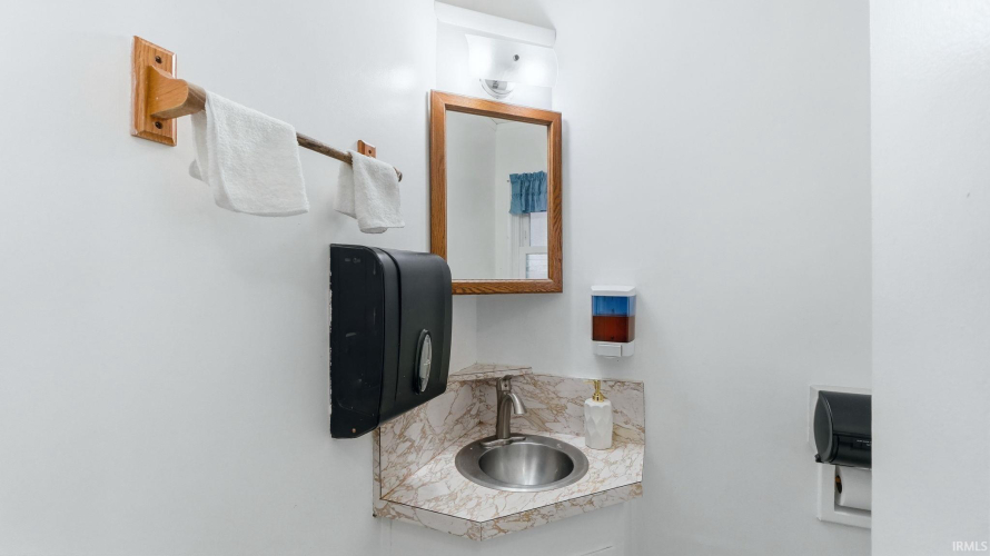 Listing Image 17