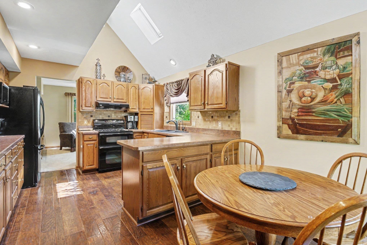 Listing Image 5