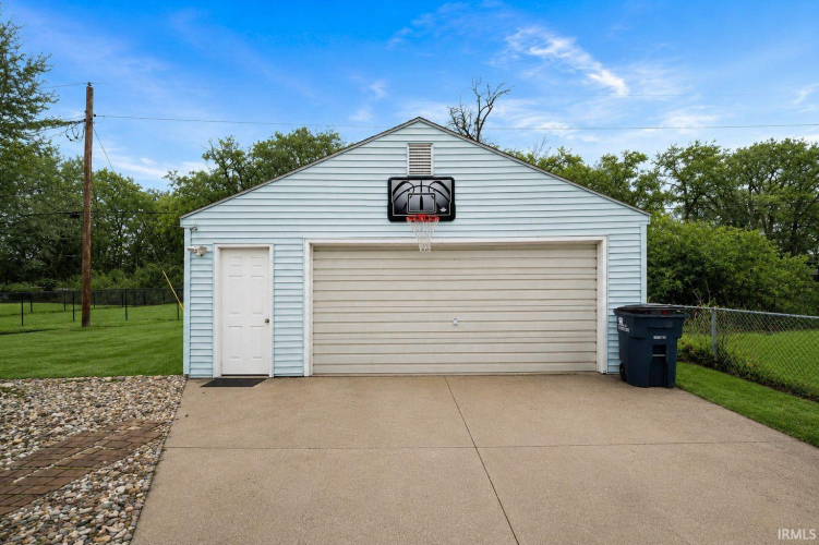 Listing Image 18