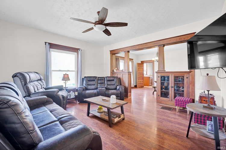 Listing Image 5