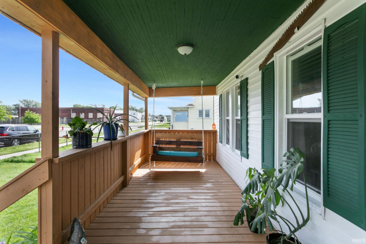 Listing Image 4