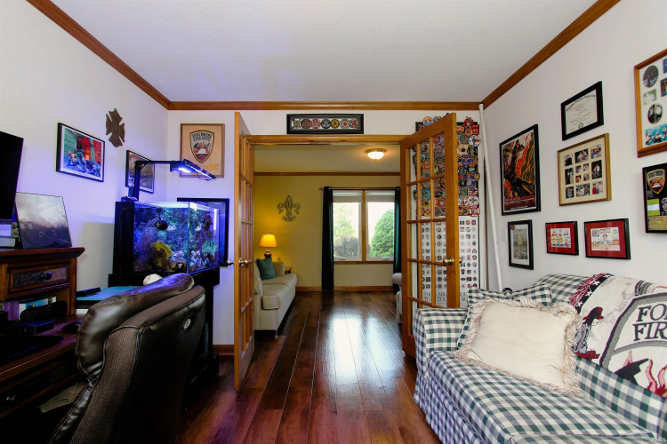 Listing Image 8