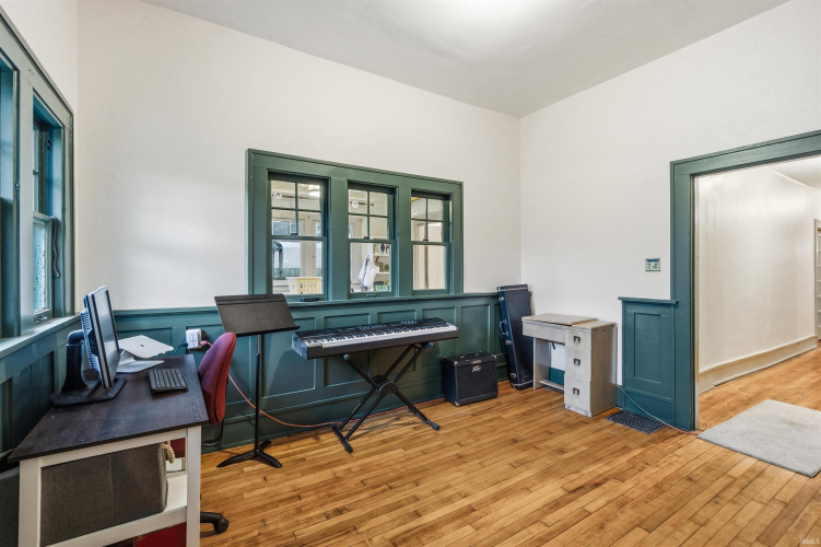 Listing Image 17