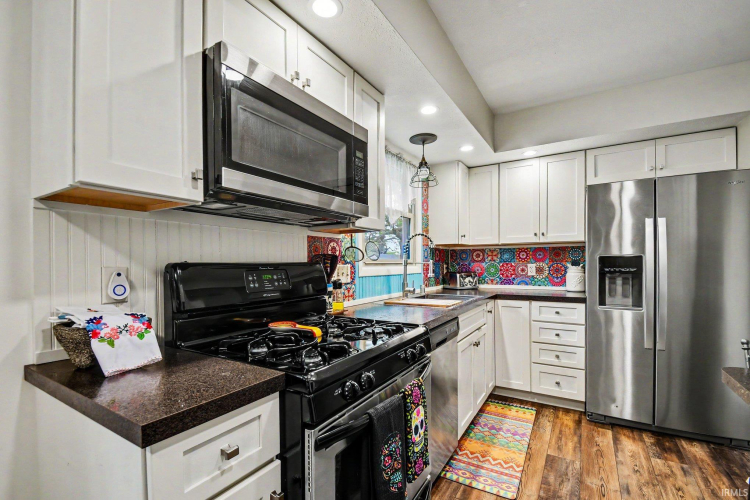 Listing Image 5
