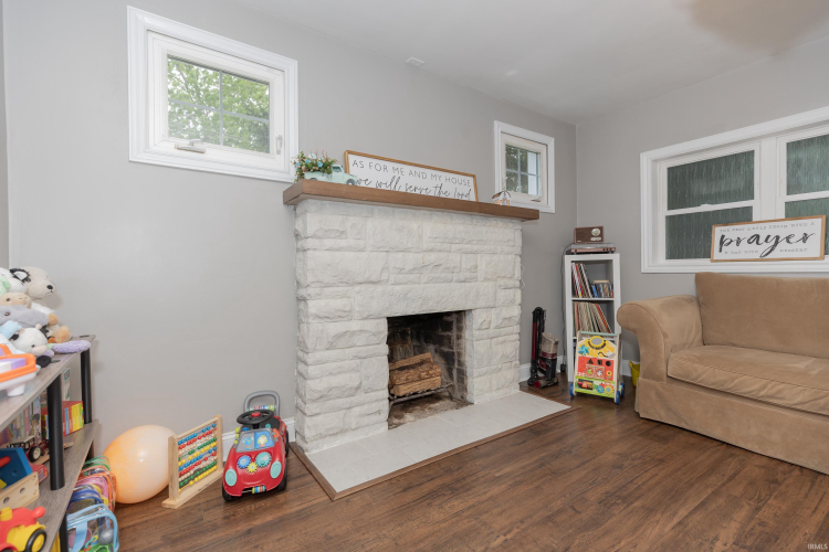 Listing Image 10