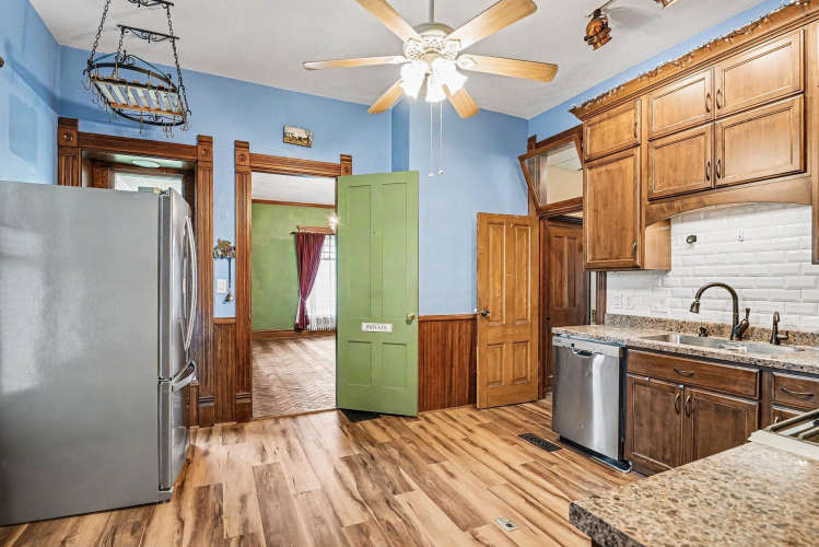 Listing Image 12