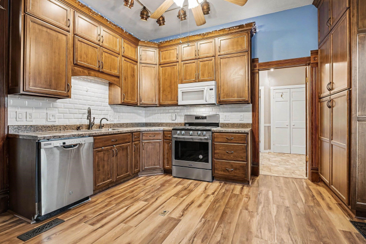 Listing Image 13