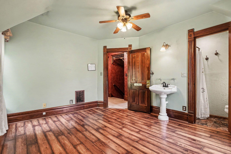 Listing Image 20