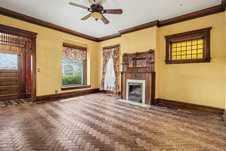 Listing Image 5