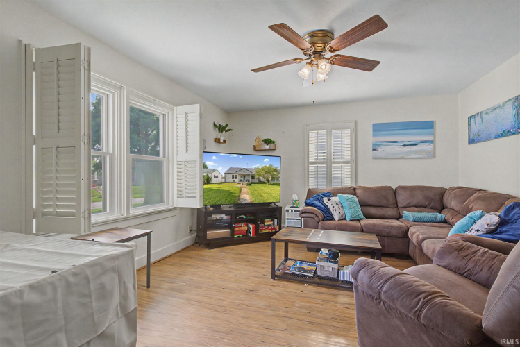 Listing Image 5
