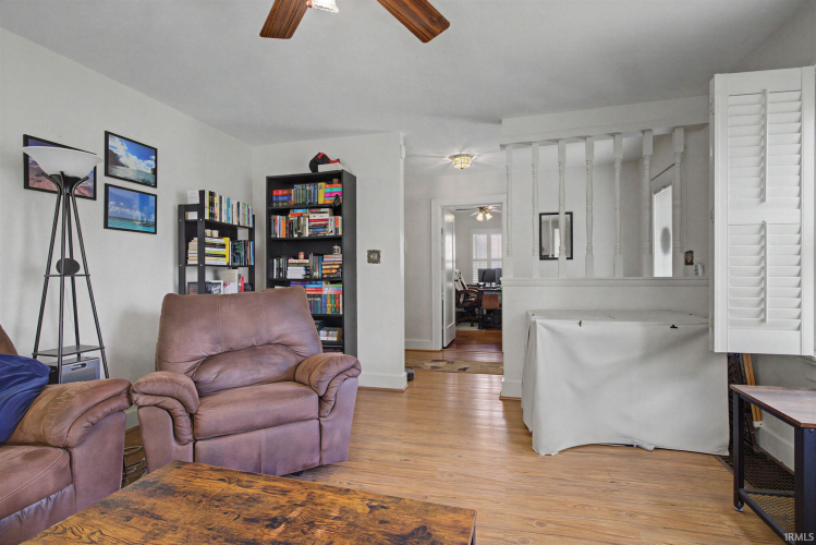 Listing Image 6