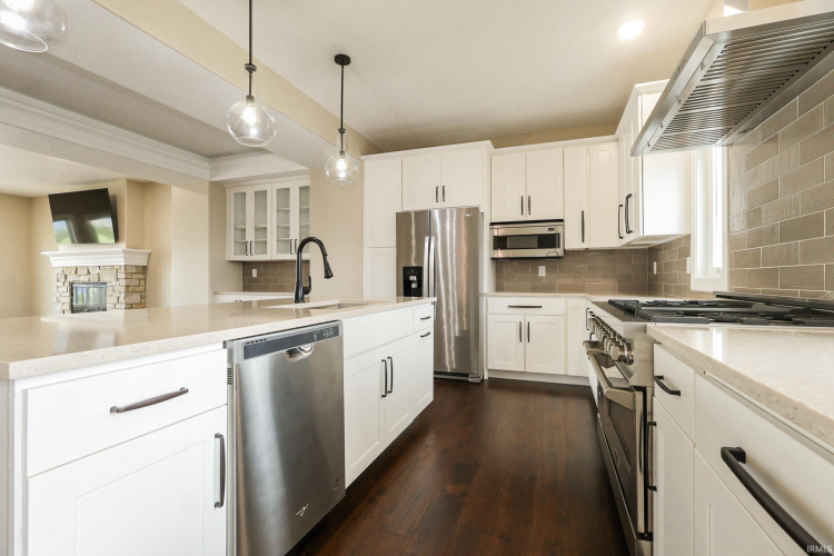 Listing Image 8
