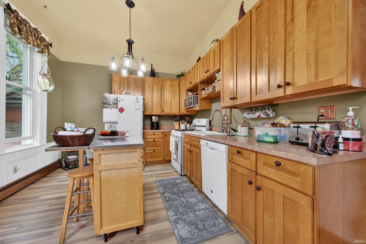 Listing Image 11