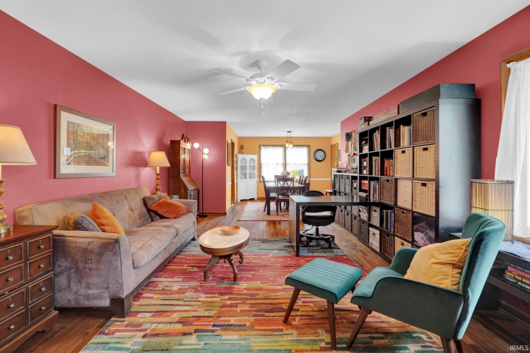 Listing Image 4