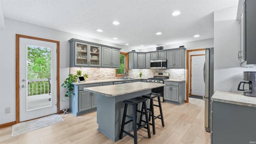 Listing Image 12