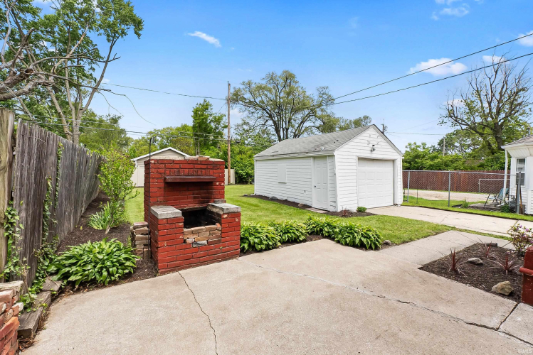 Listing Image 14
