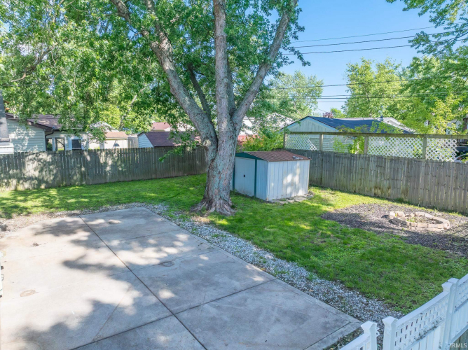 Listing Image 4