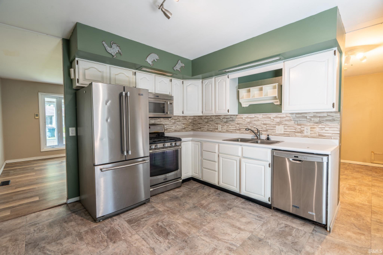 Listing Image 9