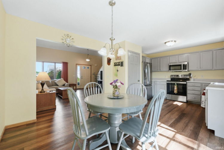 Listing Image 11